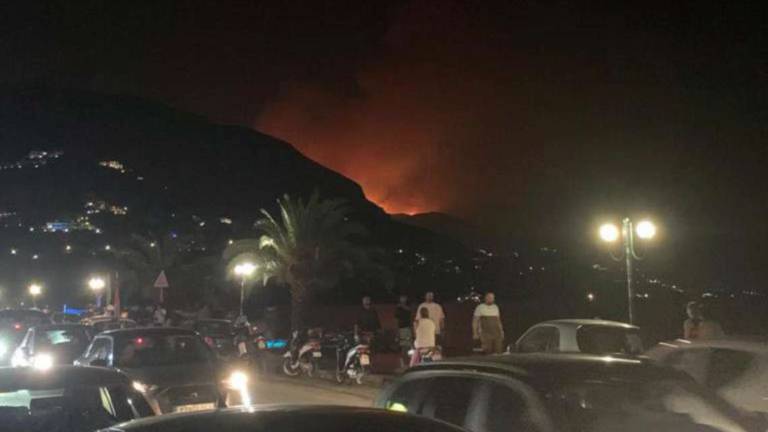 Da Cesena turisti a Corfù dopo la maturità: Tutti incendi dolosi, che amarezza Da Cesena turisti a Corfù dopo la maturità: Tutti incendi dolosi, che amarezza