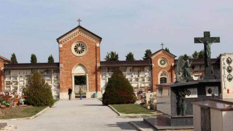 Allontanati i tacchini dal cimitero di Gatteo Allontanati i tacchini dal cimitero di Gatteo