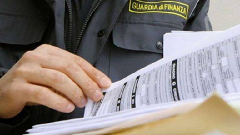 Caccia ai milioni di euro delle mascherine: sequestri a San Marino Caccia ai milioni di euro delle mascherine: sequestri a San Marino