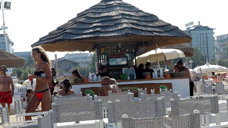 Rimini, chiringuiti già nel mirino: Violano le regole Rimini, chiringuiti già nel mirino: Violano le regole