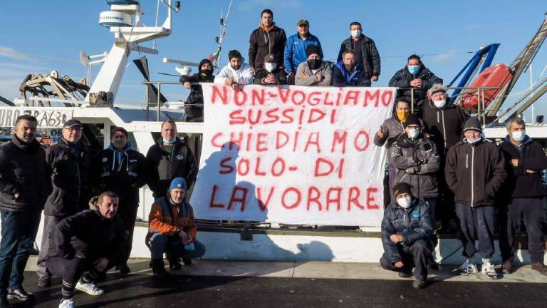 La protesta dei pescatori di vongole di Cesenatico a Rimini La protesta dei pescatori di vongole di Cesenatico a Rimini