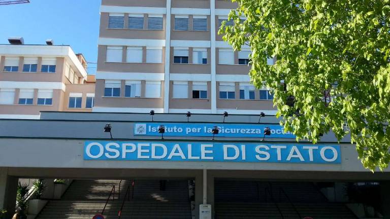 Covid San Marino, non si vaccina e rifiuta il ricovero: muore 49enne Covid San Marino, non si vaccina e rifiuta il ricovero: muore 49enne