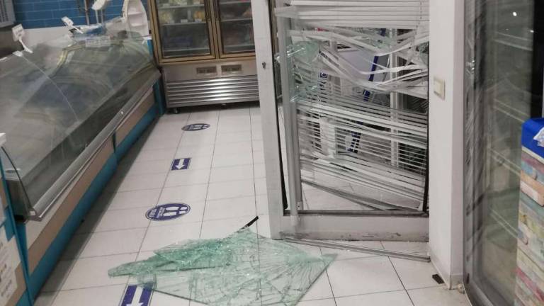 Rimini. Spaccata in pescheria, poi la folle fuga: catturati Rimini. Spaccata in pescheria, poi la folle fuga: catturati