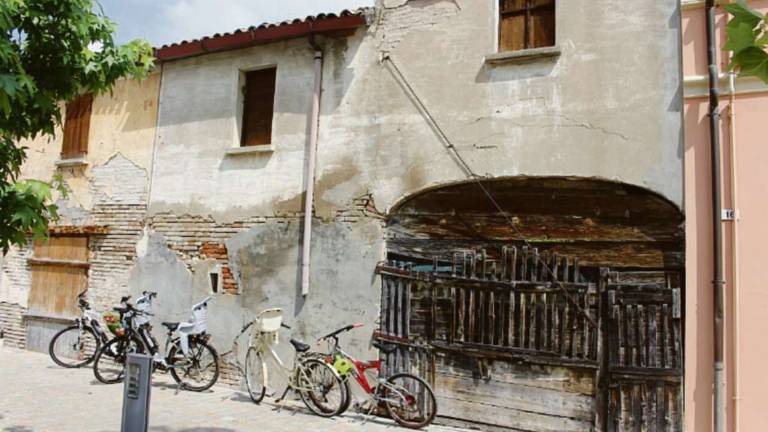 Gambettola, casa pericolante e degradata in piazza: via al recupero Gambettola, casa pericolante e degradata in piazza: via al recupero