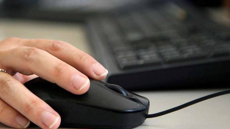 Rimini. Nel Pc del cameriere gigolò 1000 immagini pedopornografiche Rimini. Nel Pc del cameriere gigolò 1000 immagini pedopornografiche