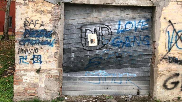 Cesena: vandali al parco della Casa Rossa Cesena: vandali al parco della Casa Rossa