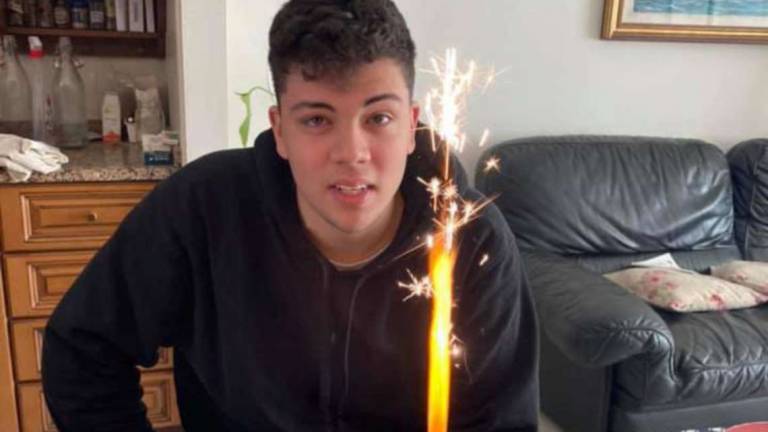Cattolica. Il funerale di Nathan Franchini, il ragazzo morto nell'incidente di Riccione Cattolica. Il funerale di Nathan Franchini, il ragazzo morto nell'incidente di Riccione