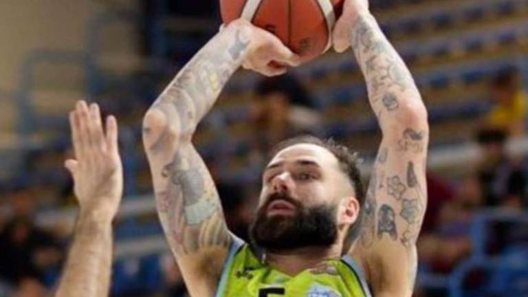 Basket B: Blacks, colpo grosso con Simone Tomasini Basket B: Blacks, colpo grosso con Simone Tomasini