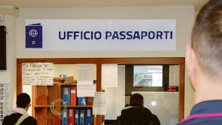 Rimini. Vacanze e passaporti, assalto all'online Rimini. Vacanze e passaporti, assalto all'online