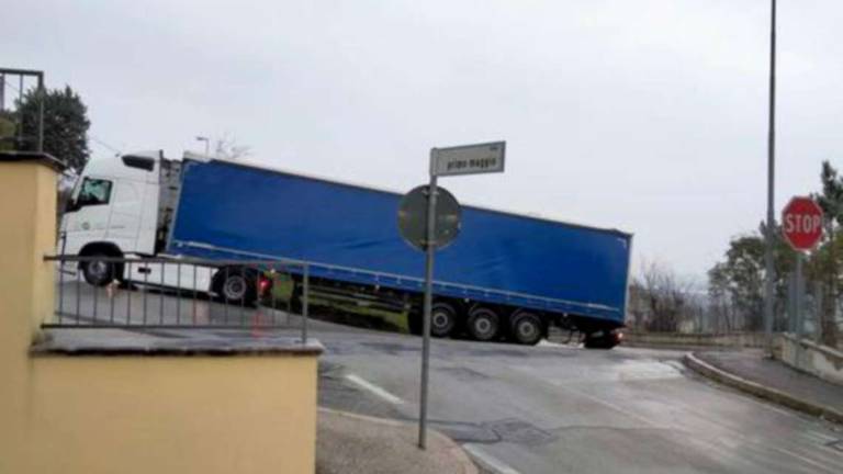 Borghi, divieti al traffico pesante dopo lunga battaglia Borghi, divieti al traffico pesante dopo lunga battaglia
