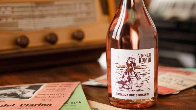 Natale in rosa per Caviro Paolo Cevoli stappa il Novebolle extradry Natale in rosa per Caviro Paolo Cevoli stappa il Novebolle extradry