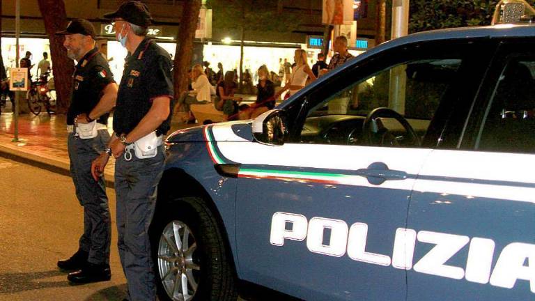 Rimini. Multati due locali e tre ragazzi senza mascherina Rimini. Multati due locali e tre ragazzi senza mascherina