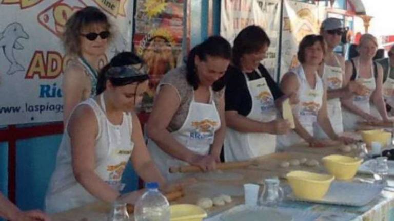 Riccione. Spiaggia delle donne, festa per i 75 anni Riccione. Spiaggia delle donne, festa per i 75 anni