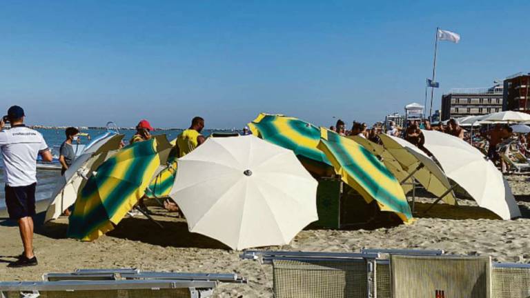 Rimini. Tragedia in mare, muore 72enne di Como Rimini. Tragedia in mare, muore 72enne di Como