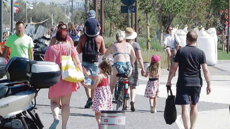 Rimini. Turismo, 6 mesi al top, ma il pre covid è ancora lontano Rimini. Turismo, 6 mesi al top, ma il pre covid è ancora lontano