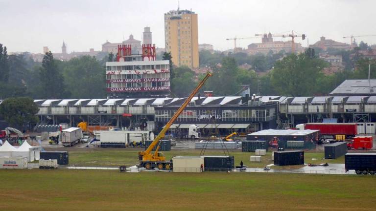 Imola, si smonta il Gran Premio che non c'è stato Imola, si smonta il Gran Premio che non c'è stato