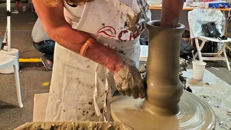 Cervia, l'arte della ceramica secondo Elisa Grillini Cervia, l'arte della ceramica secondo Elisa Grillini