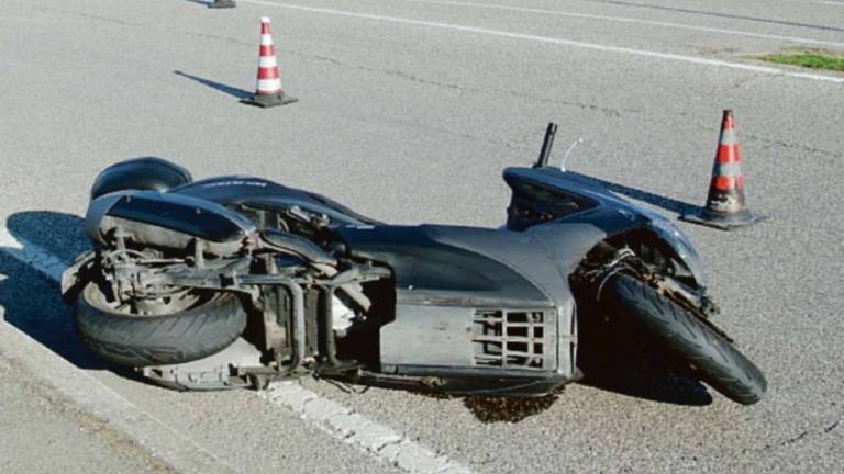 Ravenna, investe moto e fugge: centauro in ospedale Ravenna, investe moto e fugge: centauro in ospedale
