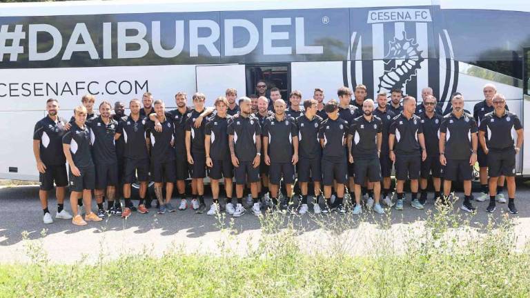 Calcio C, due tifose e nessun dirigente alla partenza del Cesena Calcio C, due tifose e nessun dirigente alla partenza del Cesena