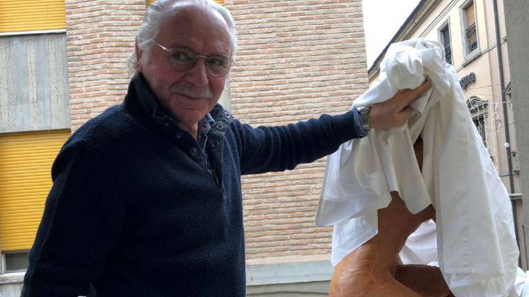 Cesena, lo scultore Lucchi incontra i liceali su Youtube Cesena, lo scultore Lucchi incontra i liceali su Youtube