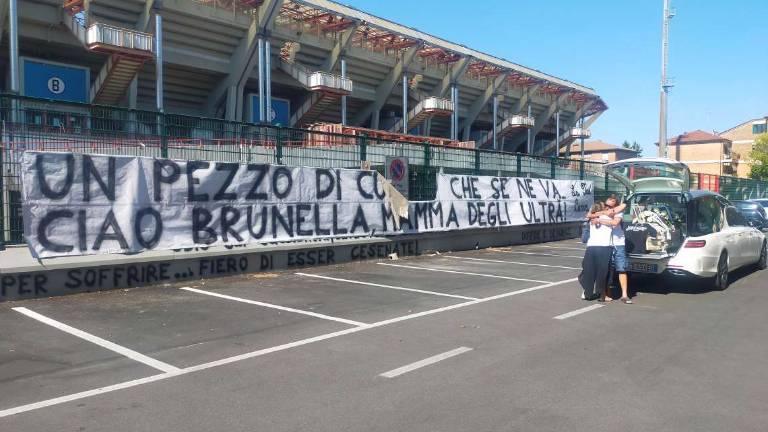 Cesena, l'addio alla tifosa Brunella, la mamma degli ultrà Cesena, l'addio alla tifosa Brunella, la mamma degli ultrà