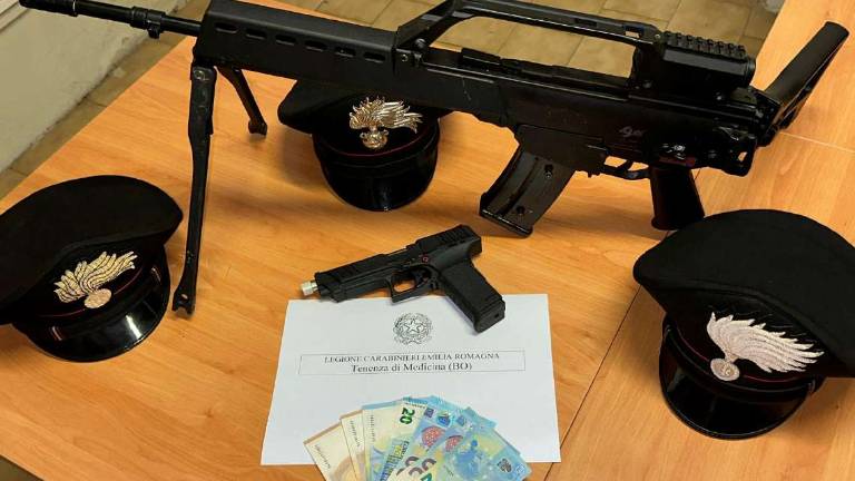 Imola, rapinano anziano con pistola e fucile. Arrestati due giovani Imola, rapinano anziano con pistola e fucile. Arrestati due giovani