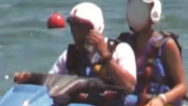 Giro in moto d'acqua col figlio di Salvini, tutto archiviato Giro in moto d'acqua col figlio di Salvini, tutto archiviato