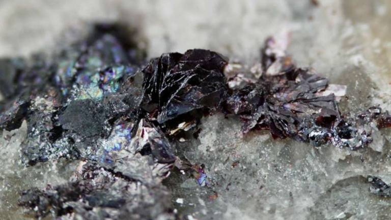 Ha scoperto il 2% dei minerali in natura: ne scova un altro Ha scoperto il 2% dei minerali in natura: ne scova un altro