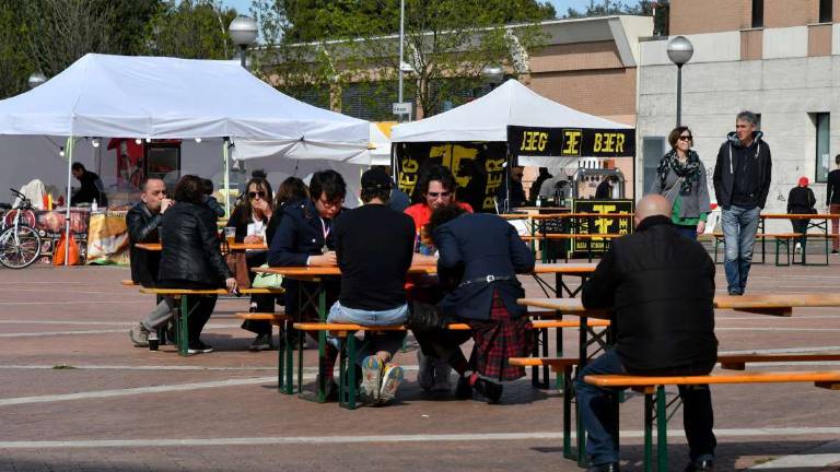 Forlì, rilancio di piazza Orsi Mangelli tra musica e street food Forlì, rilancio di piazza Orsi Mangelli tra musica e street food