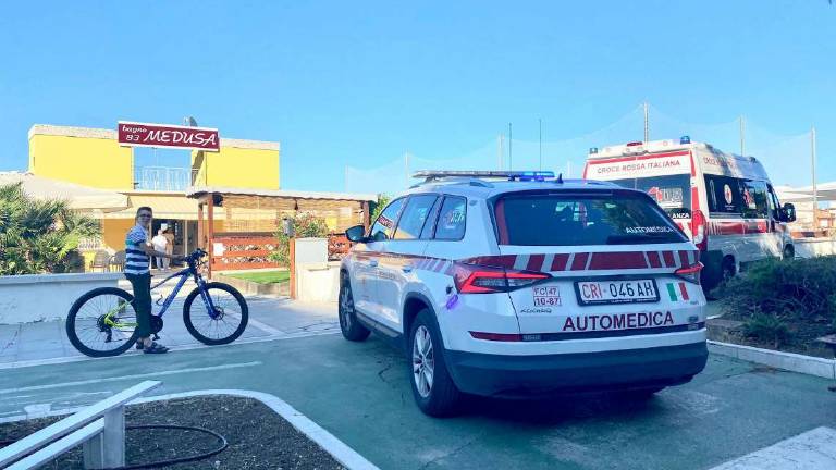 Cesenatico, gioca in acqua e rischia di annegare: bimba di 6 anni ricoverata Cesenatico, gioca in acqua e rischia di annegare: bimba di 6 anni ricoverata