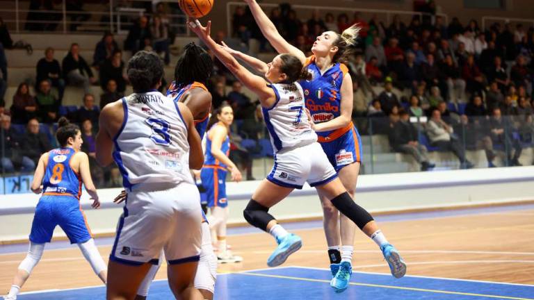 Basket A1 donne, E-Work ko con onore contro Schio (70-89) Basket A1 donne, E-Work ko con onore contro Schio (70-89)