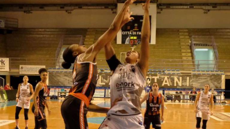 Basket A1 donne, E-Work, nessuna bella sorpresa contro Schio Basket A1 donne, E-Work, nessuna bella sorpresa contro Schio