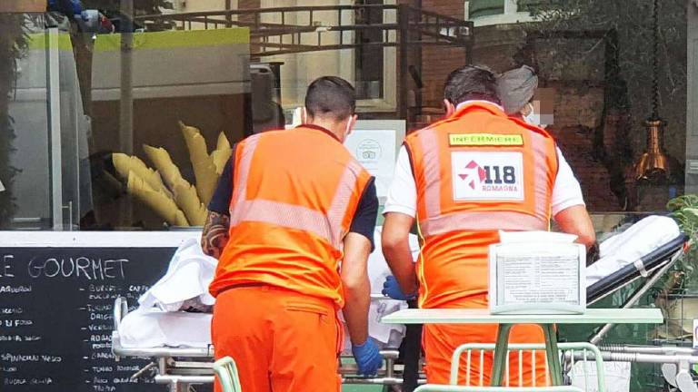 Riccione. La mano di un bimbo incastrata nell'impastatrice Riccione. La mano di un bimbo incastrata nell'impastatrice