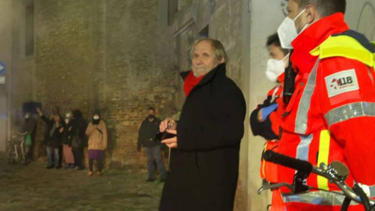 Ravenna, il pittore dopo l'incendio: La mia arte in fumo, grazie a tutti per la vicinanza Ravenna, il pittore dopo l'incendio: La mia arte in fumo, grazie a tutti per la vicinanza