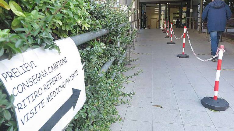 Rimini. Lunghe file e ore di attesa al punto prelievi, Ausl Romagna si scusa Rimini. Lunghe file e ore di attesa al punto prelievi, Ausl Romagna si scusa