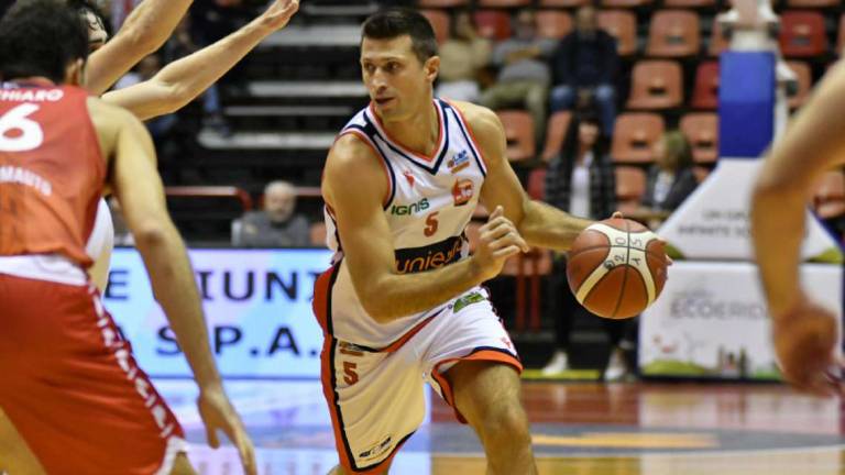 Basket A2, da bersaglio a idolo: Cinciarini ha stregato Forlì Basket A2, da bersaglio a idolo: Cinciarini ha stregato Forlì
