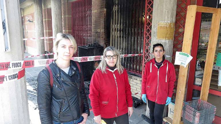 Rimini, dopo l'incendio alle Celle: Ora basta, ci serve aiuto Rimini, dopo l'incendio alle Celle: Ora basta, ci serve aiuto