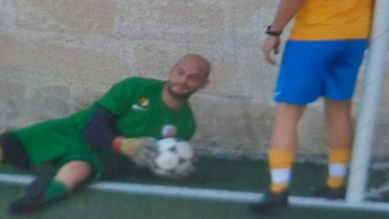 Faenza, uno scatto ribalta la sfida di calcio della Polizia Faenza, uno scatto ribalta la sfida di calcio della Polizia