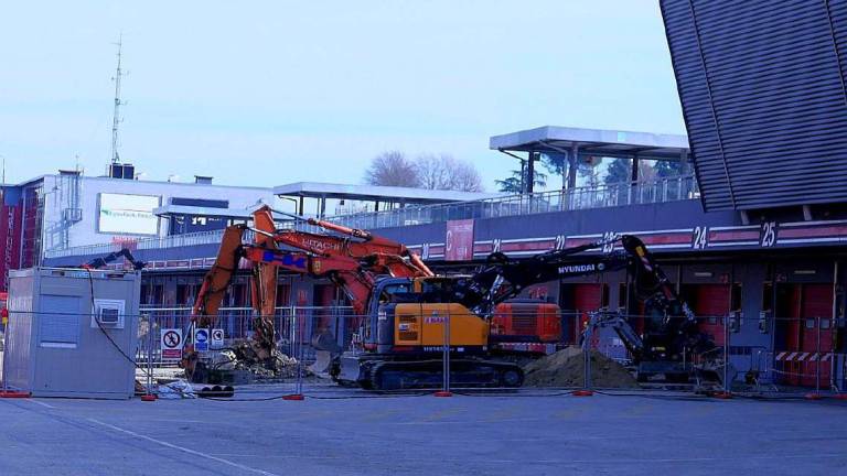 Autodromo Imola, lavori alla tribuna green della Tosa al via domani Autodromo Imola, lavori alla tribuna green della Tosa al via domani