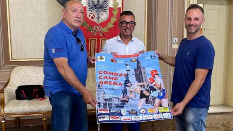 Forlì, kickboxing in piazza Saffi Forlì, kickboxing in piazza Saffi