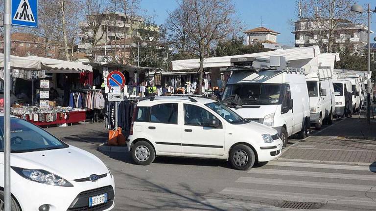 Viserba, apre il cantiere della piscina e si sposta il mercato Viserba, apre il cantiere della piscina e si sposta il mercato