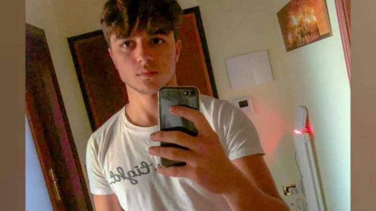 Forlimpopoli, la morte del 17enne Leonardo Mancuso: amici e prof sotto choc Forlimpopoli, la morte del 17enne Leonardo Mancuso: amici e prof sotto choc