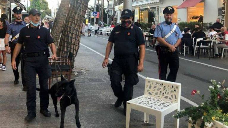 Riccione, commessa resiste all'assalto di una baby gang e la mette in fuga Riccione, commessa resiste all'assalto di una baby gang e la mette in fuga