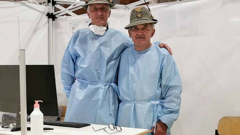 Imola, l'ex alpino infermiere volontario ai centri vaccinali: Qui c'è tanto da fare Imola, l'ex alpino infermiere volontario ai centri vaccinali: Qui c'è tanto da fare
