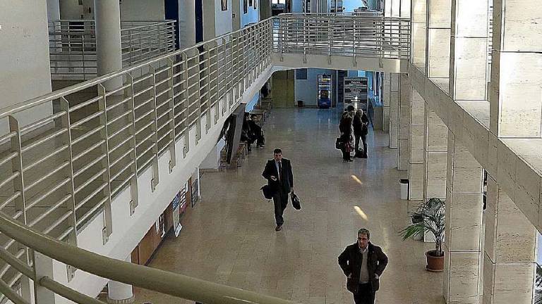 Rimini. Educatrice ruba un cellulare e accusa un ragazzino Rimini. Educatrice ruba un cellulare e accusa un ragazzino
