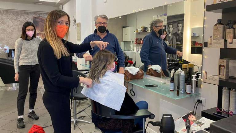Parrucchieri: il green pass divide le opinioni a Cesena Parrucchieri: il green pass divide le opinioni a Cesena