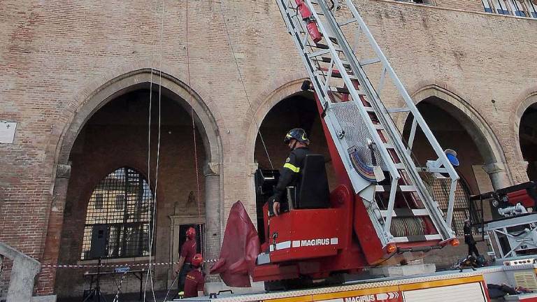 Allarme dei vigili del fuoco di Rimini: Siamo senza autoscala Allarme dei vigili del fuoco di Rimini: Siamo senza autoscala
