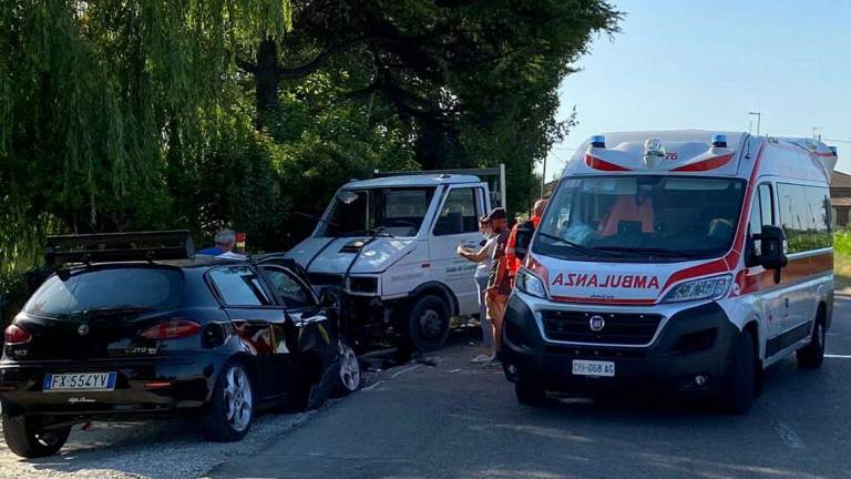 Schianto dopo sorpasso a Cesenatico, 3 feriti all'ospedale Schianto dopo sorpasso a Cesenatico, 3 feriti all'ospedale