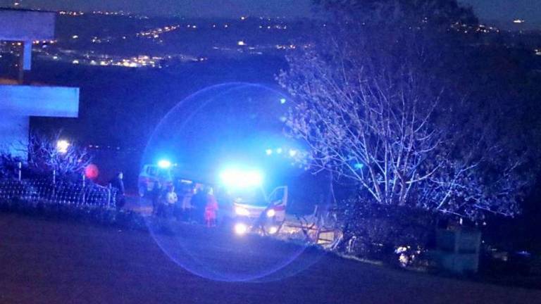 Col braccio nella zappatrice nell'orto della zia a Borghi Col braccio nella zappatrice nell'orto della zia a Borghi