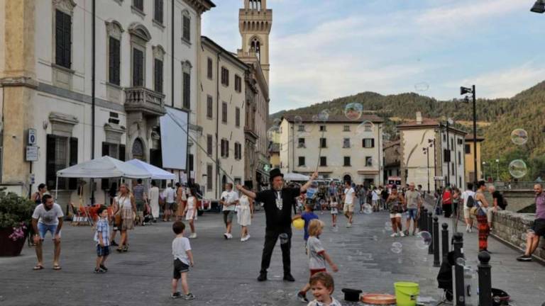 Santa Sofia, in oltre 8mila per i Buskers: Un successo, grazie anche al Green pass Santa Sofia, in oltre 8mila per i Buskers: Un successo, grazie anche al Green pass